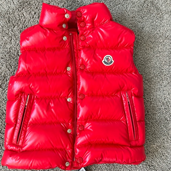 Red Moncler bubble vest for toddler - Picture 1 of 7